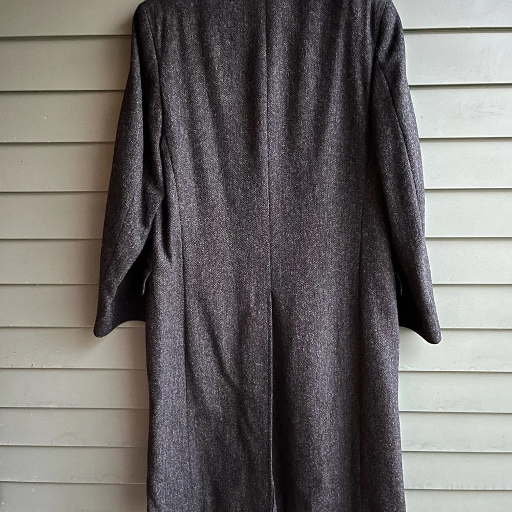 Handsome Gray Herringbone Tweed 100% Wool Long Coat  With Velvet Collar - Picture 2 of 12